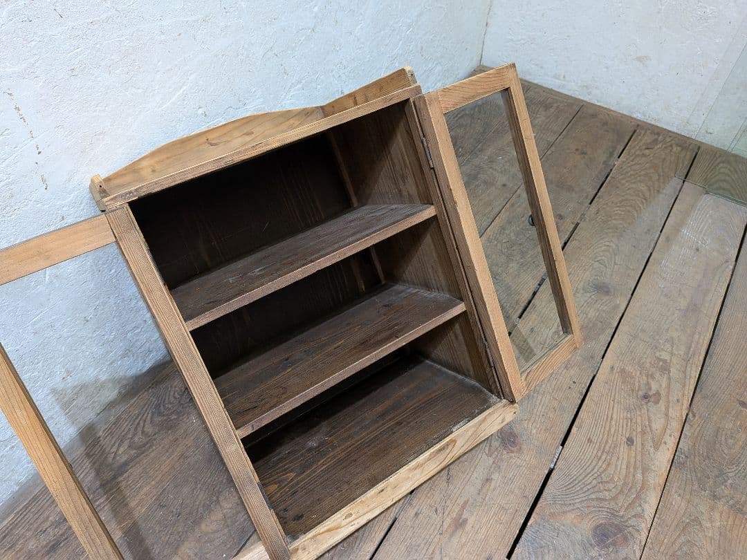 1120 アンティーク　杉のガラスケース　飾り棚　収納棚　キャビネット　レトロ