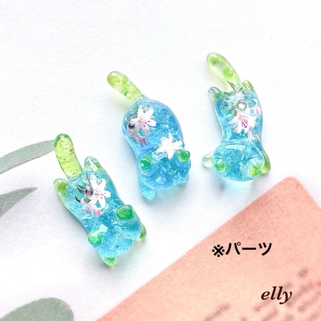 【ひな様】1500.ヨーヨー/水風船　じゃれ猫　レジン　チャーム