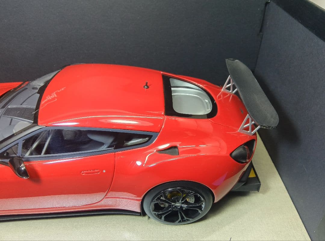 1/18 アストンマーチン V12 zagato テクノモデル 窓浮きあり