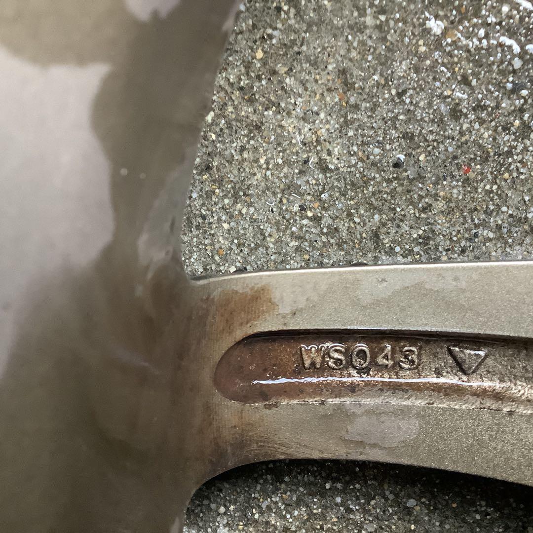 ゴールド色15インチアルミホイール