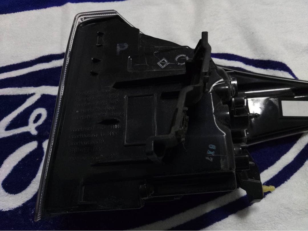 トヨタ　プリウス　50 前期　テールランプ　ICHIKOH 47-87