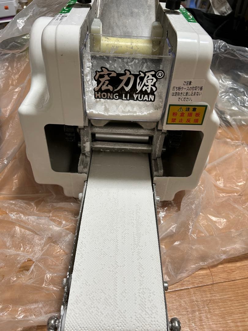 業務用・家庭用 餃子皮機餃子皮直径8.5cm／1分60枚，1枚あたり重量：約6g