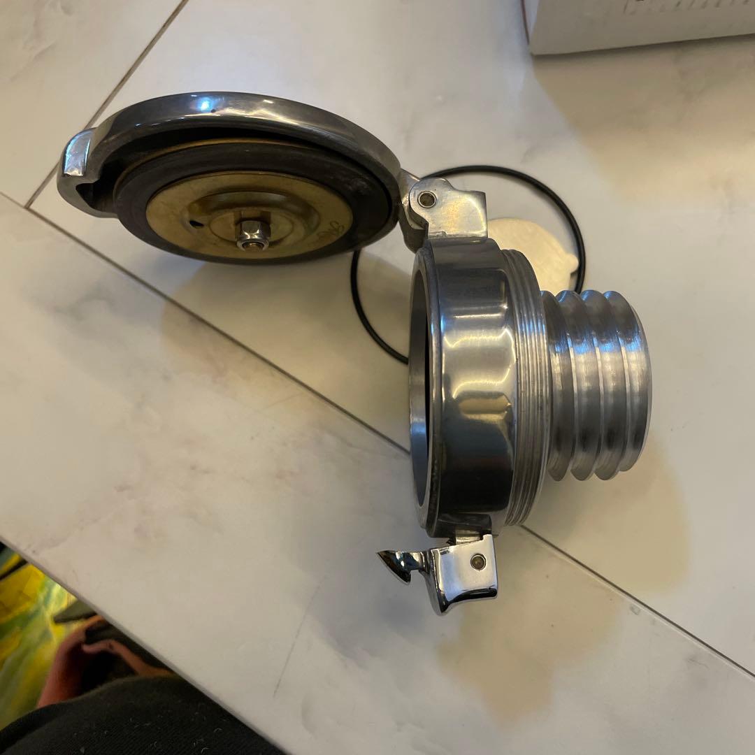 TRIUMPH タンクキャップ モートーン ボンネビル ボバー トライアンフ