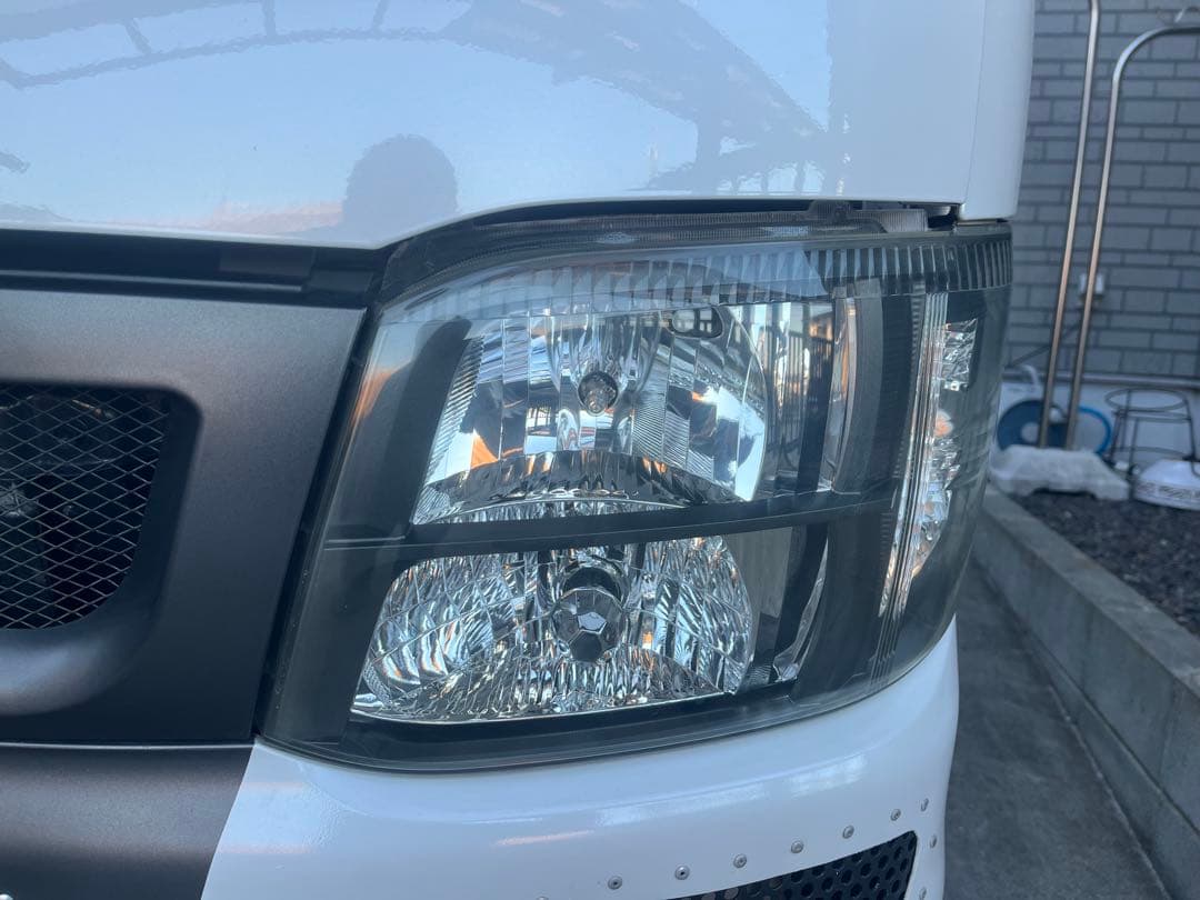 ハイエース3型純正HIDヘッドライト