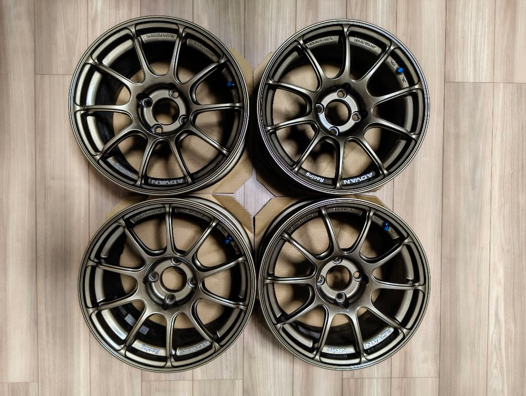 アドバンRZ2 15×8J +35 4H100 4本