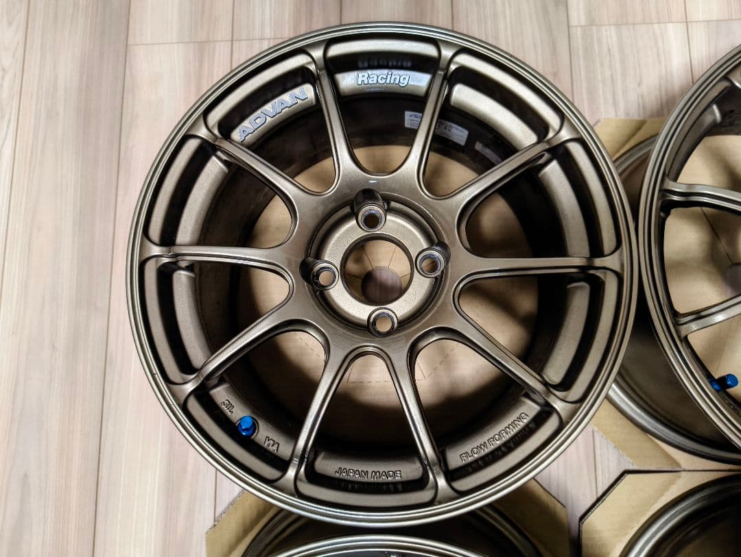 アドバンRZ2 15×8J +35 4H100 4本