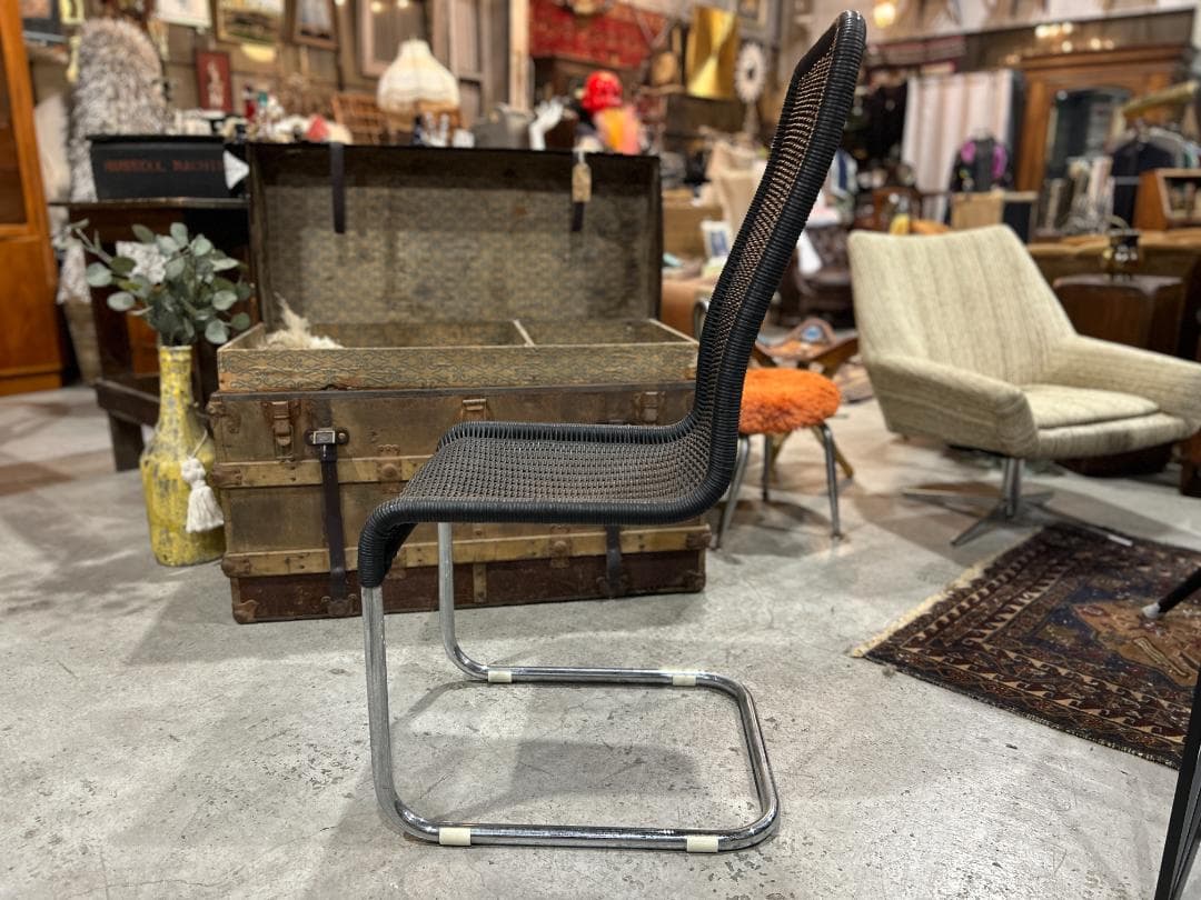 【美品】ダイニングチェア②　黒　ブラック　カンチレバー　籠 ラタン