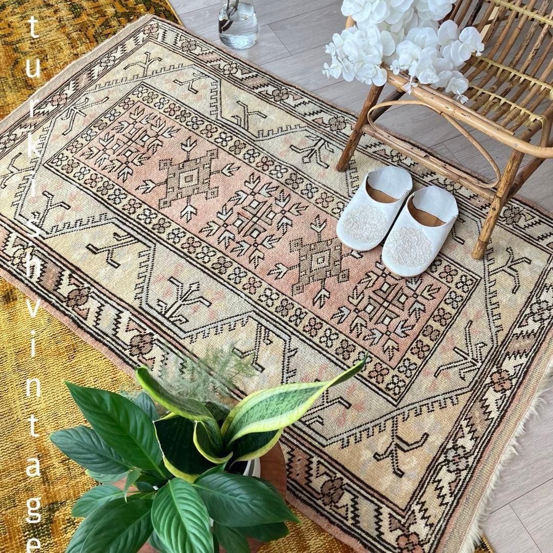 アールデコ調　81×131✳︎直線　くすみピンク　ベージュ　トルコヴィンテージラグ