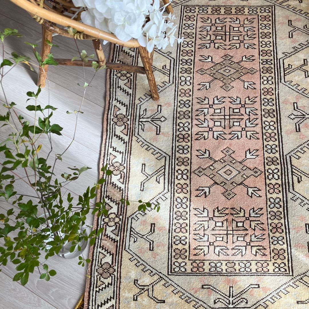 アールデコ調　81×131✳︎直線　くすみピンク　ベージュ　トルコヴィンテージラグ
