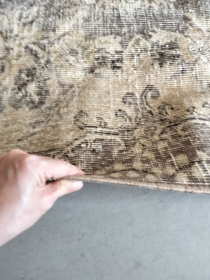 シャビーグレーとベージュ　ヴィンテージトルコラグ　石田ゆり子さんNo.673