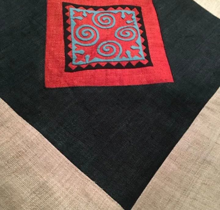 クッションカバー　ベトナム　ハンドメイド刺繍　民族刺繍　高級感