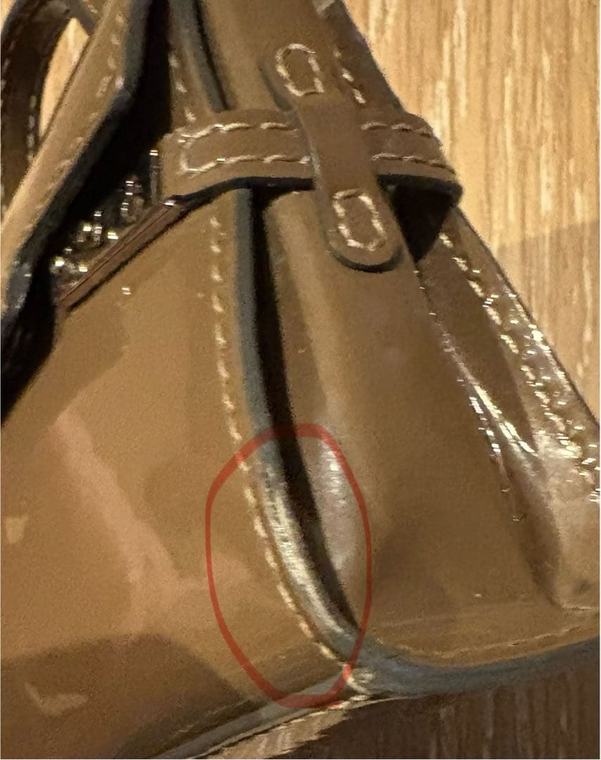 DELVAUX デルヴォー タンペート エナメルレザー エトゥープ チャーム