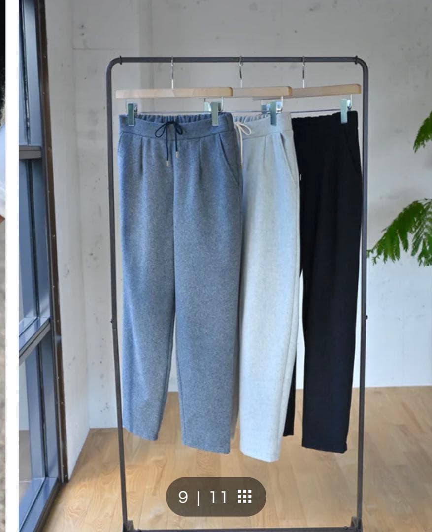 our ウール素材のテーパードパンツ　ホワイトグレー