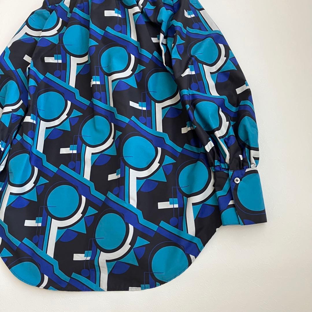 M fill ボウタイブラウス　幾何学模様　シャツ　比翼ボタン　青系