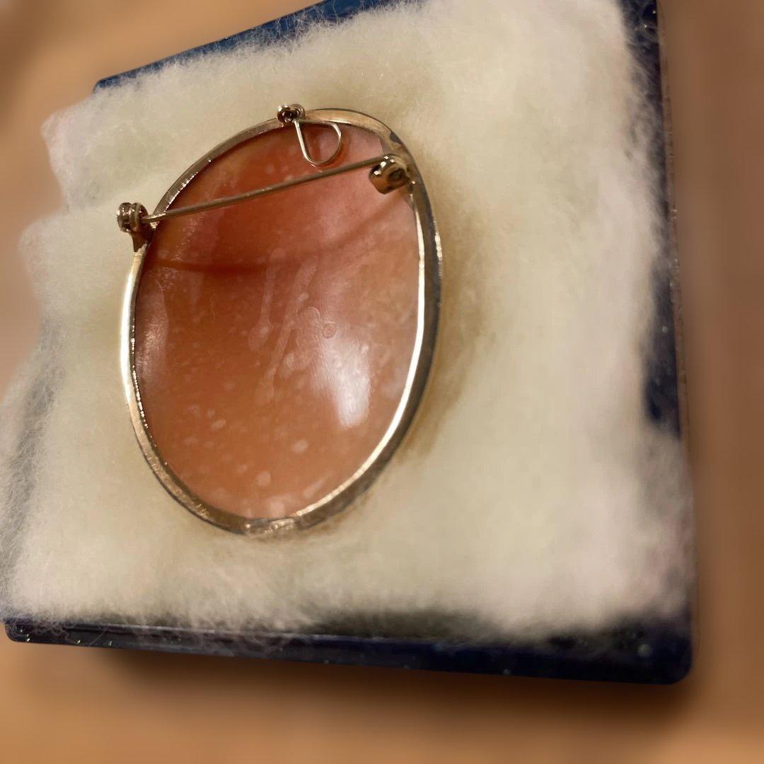 未使用品【イタリアローマのカメオ専門店で購入】カメオブローチ 女性の横顔 花