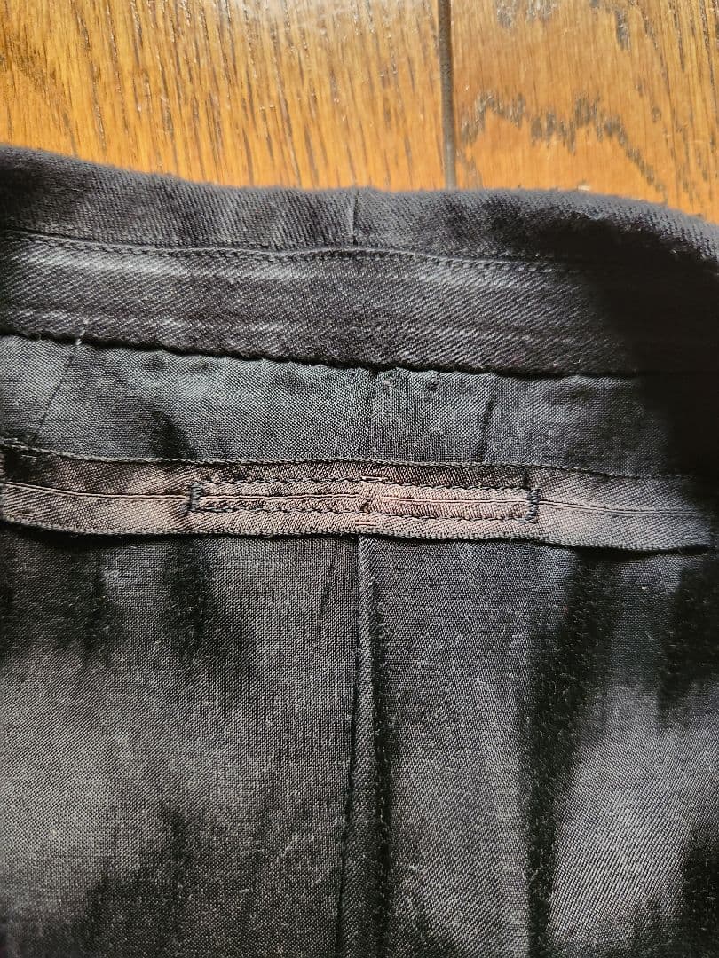 prism; JULIUS 黒 ストライプ織り柄スリムフィットスーツ　サイズ1