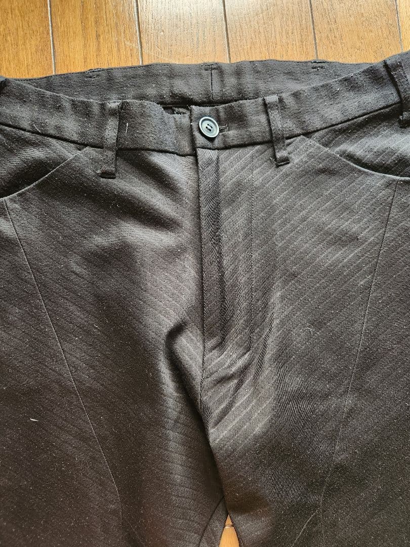 prism; JULIUS 黒 ストライプ織り柄スリムフィットスーツ　サイズ1