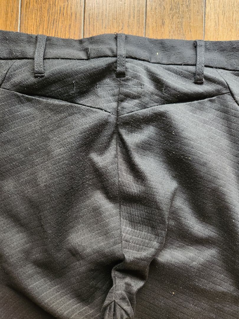 prism; JULIUS 黒 ストライプ織り柄スリムフィットスーツ　サイズ1