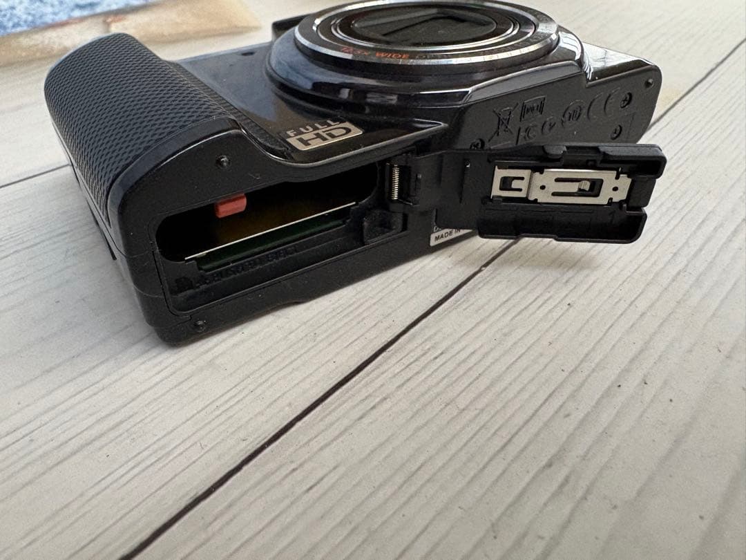 オリンパスのデジタルカメラ、OLYMPUS SZ-20(レ65)