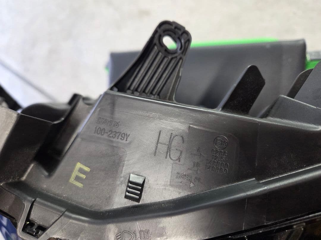 LBさん専用 日産 C28セレナ左側ヘットライト