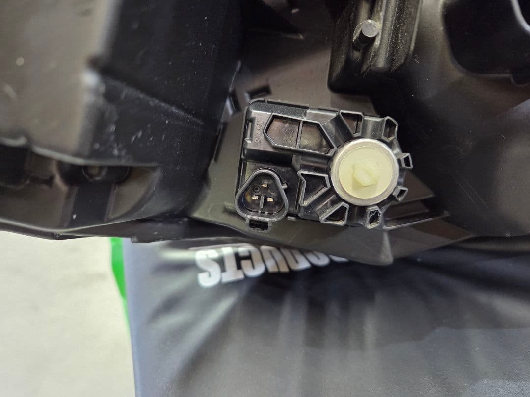 LBさん専用 日産 C28セレナ左側ヘットライト