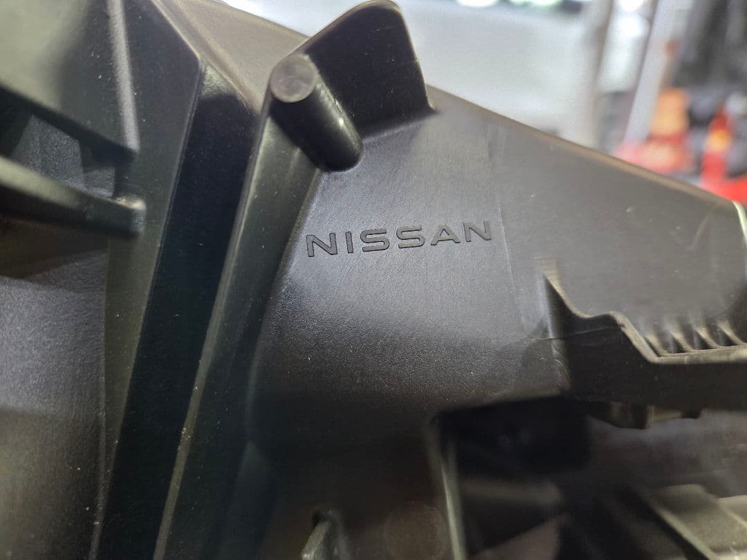 LBさん専用 日産 C28セレナ左側ヘットライト