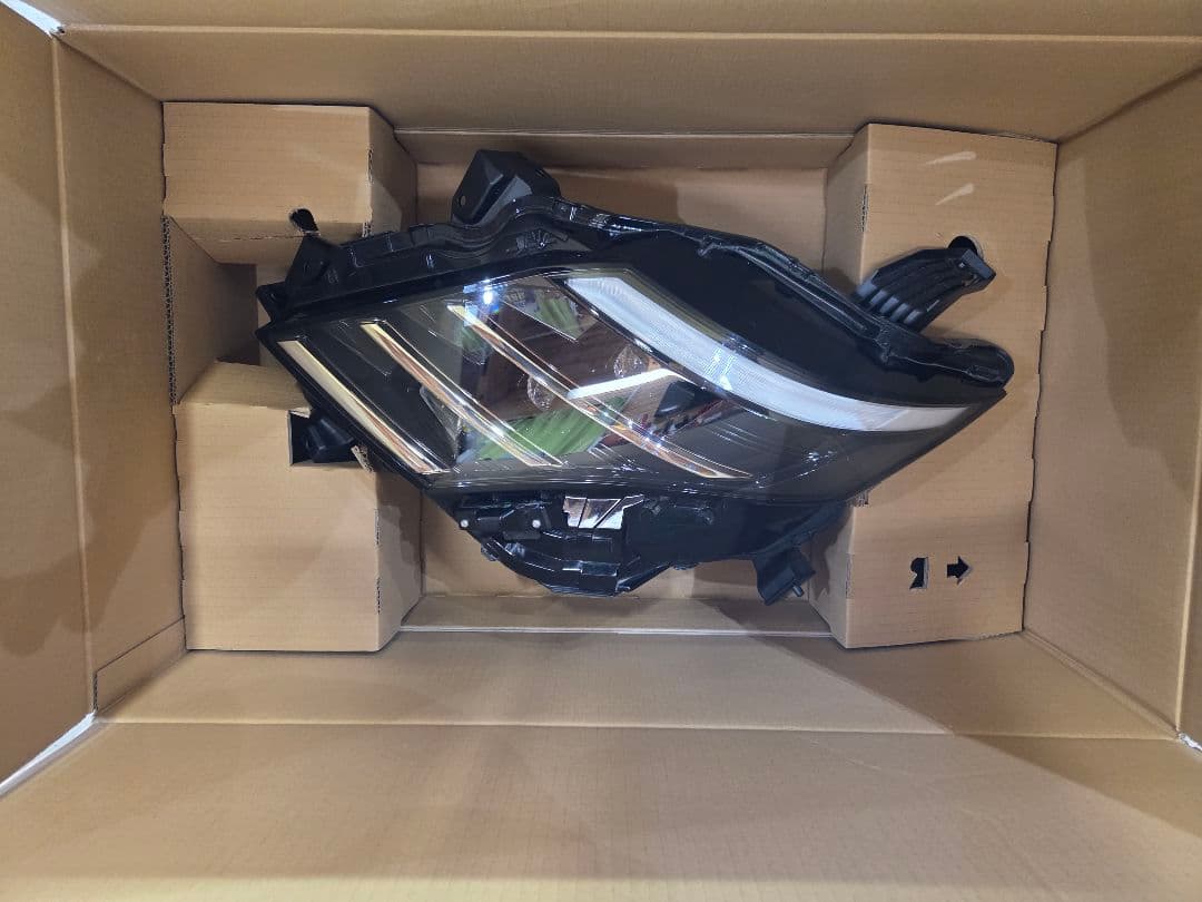 LBさん専用 日産 C28セレナ左側ヘットライト