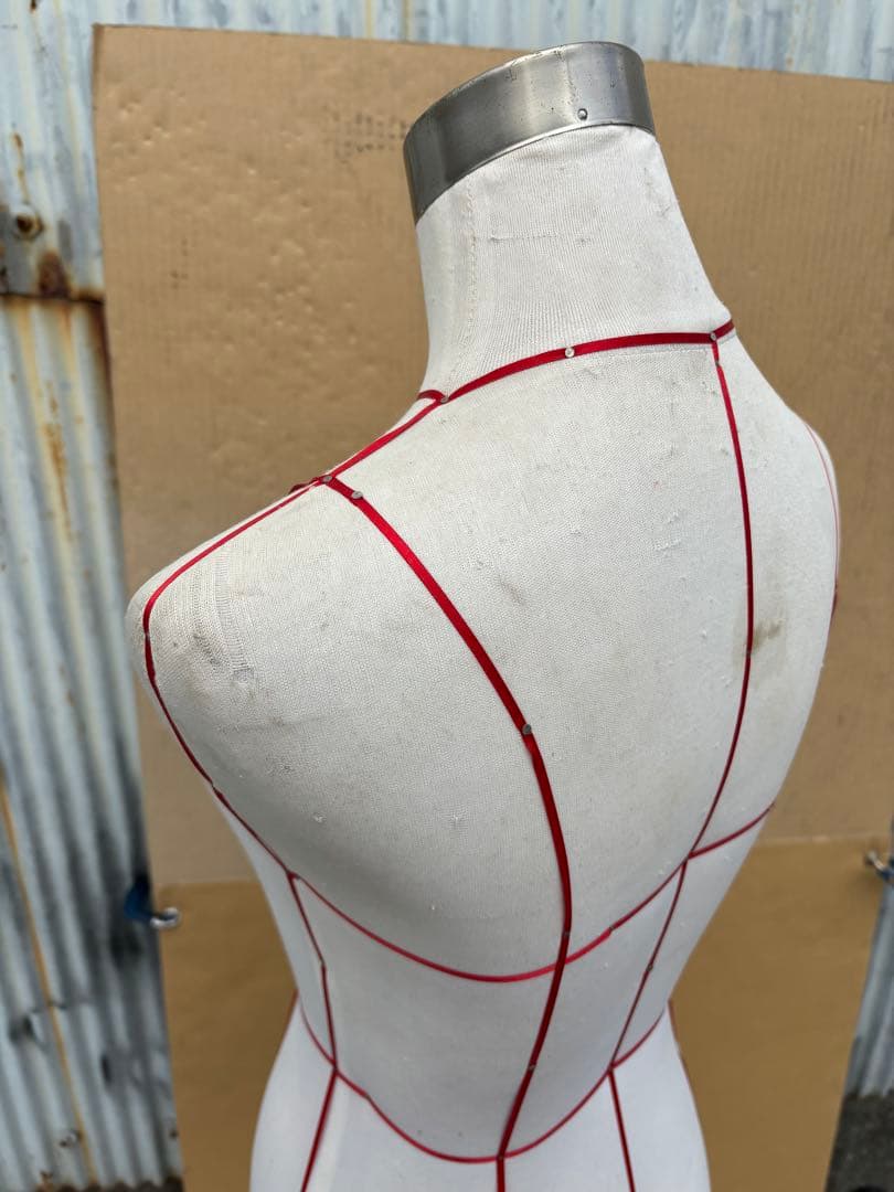 ボディーライン入り　トルソー　マネキン　洋装ソーイング木製スタンド女性用