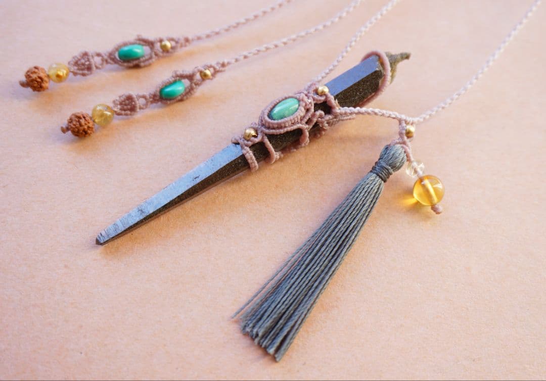 《まっすぐに》ヒマラヤ産クローライトクリスタル　ターコイズ　マクラメ　ネックレス