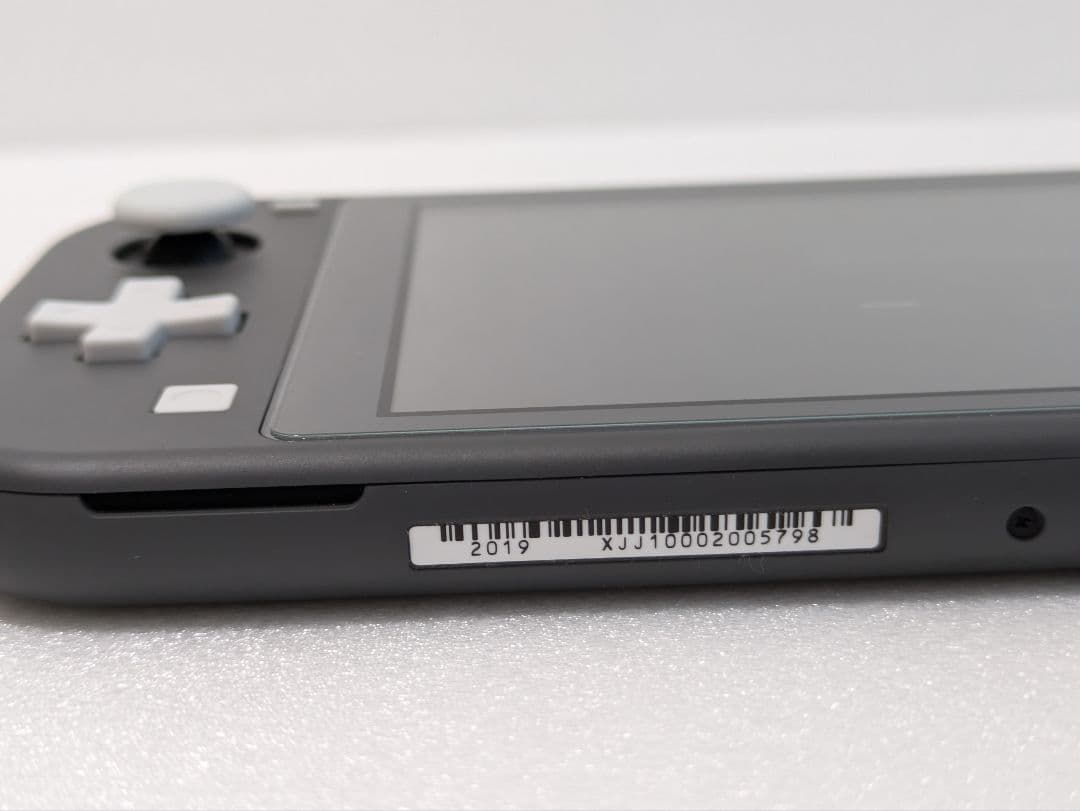 【美品】Switch Lite 本体 ※保護ガラス貼付＆シリコンカバー付き