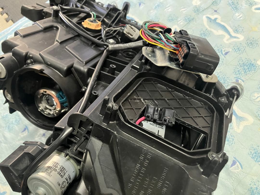 200系クラウン　左ヘッドライト