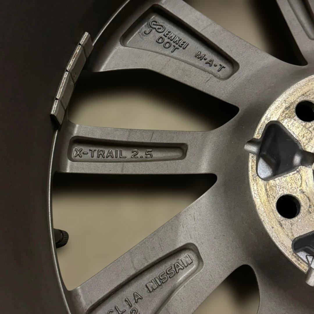 ロ*グ様 【純正流用✨️】エクストレイル 純正 ホイール セレナにて使用 18イ