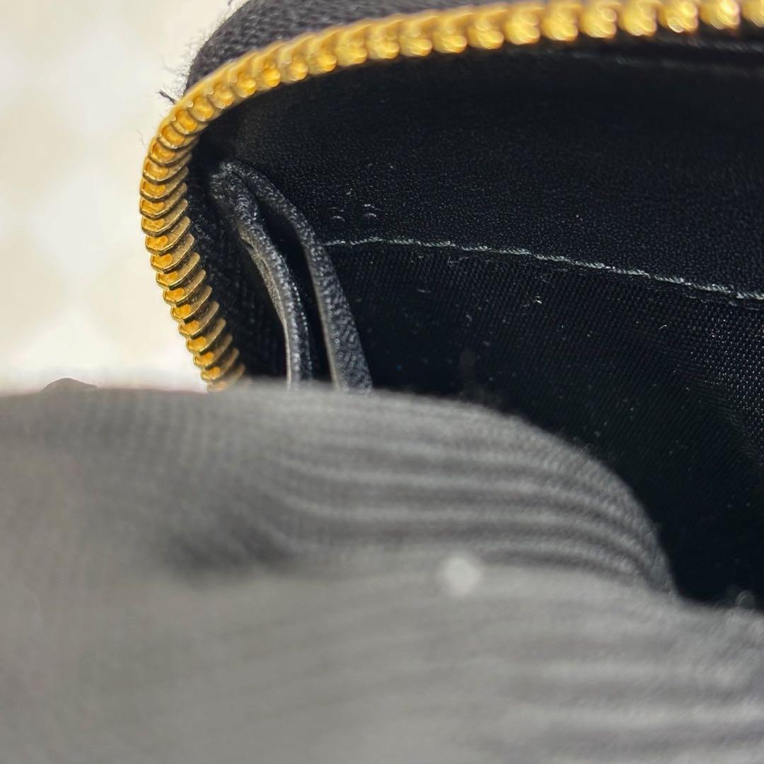 極美品　PRADA プラダ　長財布　ラウンドファスナー　M011