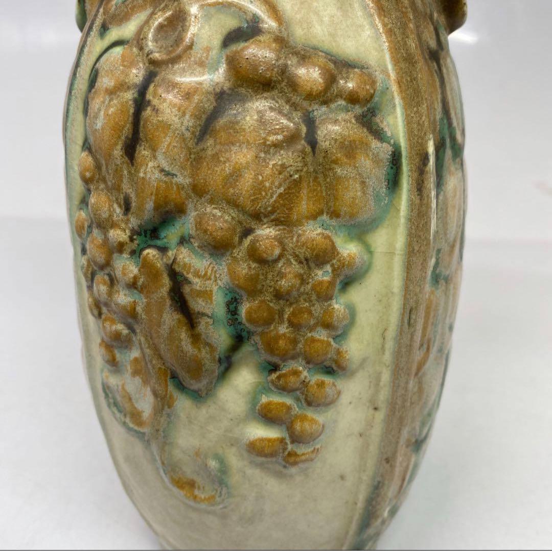 時代物 宋三彩 浮彫葡萄の図耳付花入　22.5cm。y637