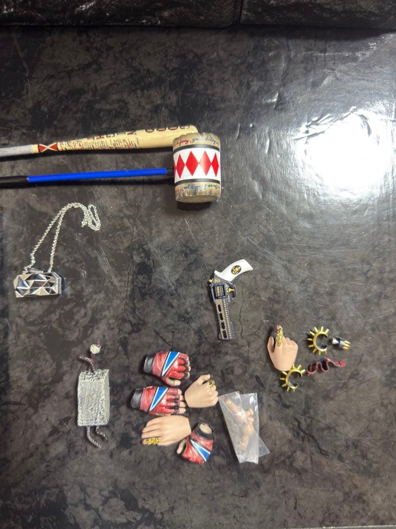 ひ*き様 hottoys 3体セット　（ヴェノムプール、ハーレイクイン、サノス）