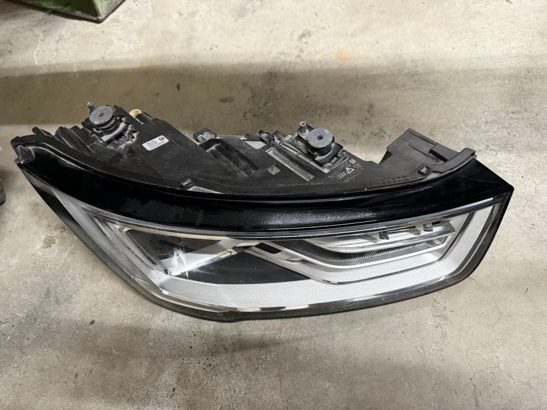アウディA1右ヘッドライト8X後期