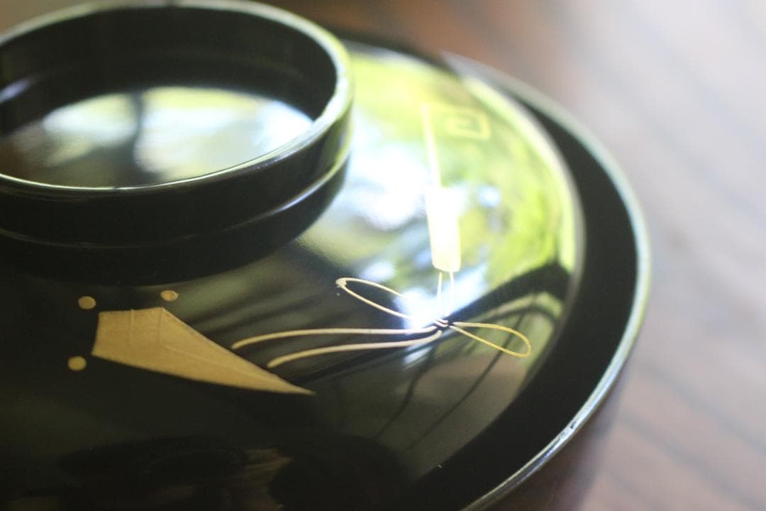 デッドストック！端正な黒漆に極上宝尽くし蒔絵のお椀2点（