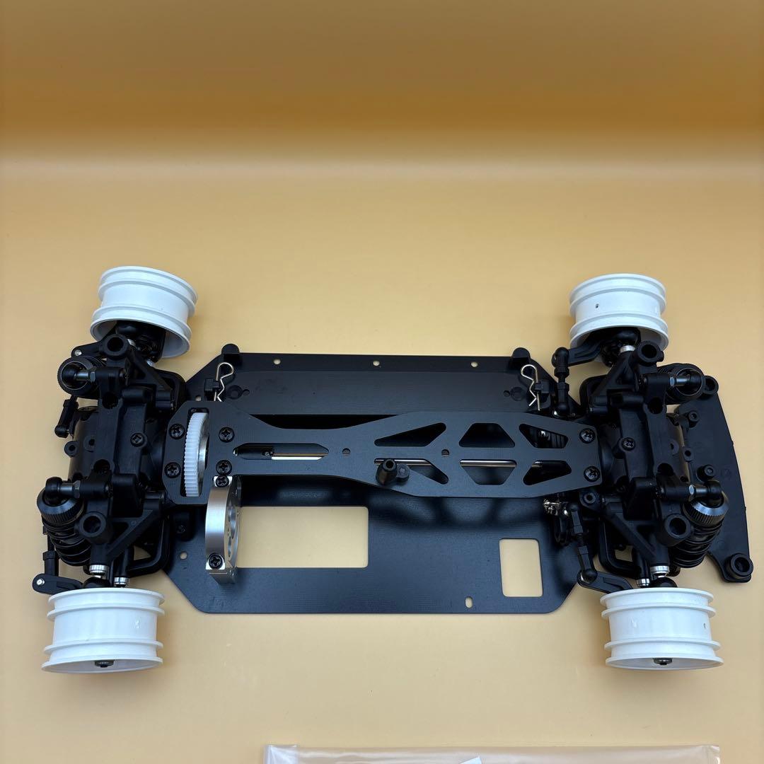 ABCホビー　genetic ニッサンサニートラック　四輪駆動シャシーとボディー