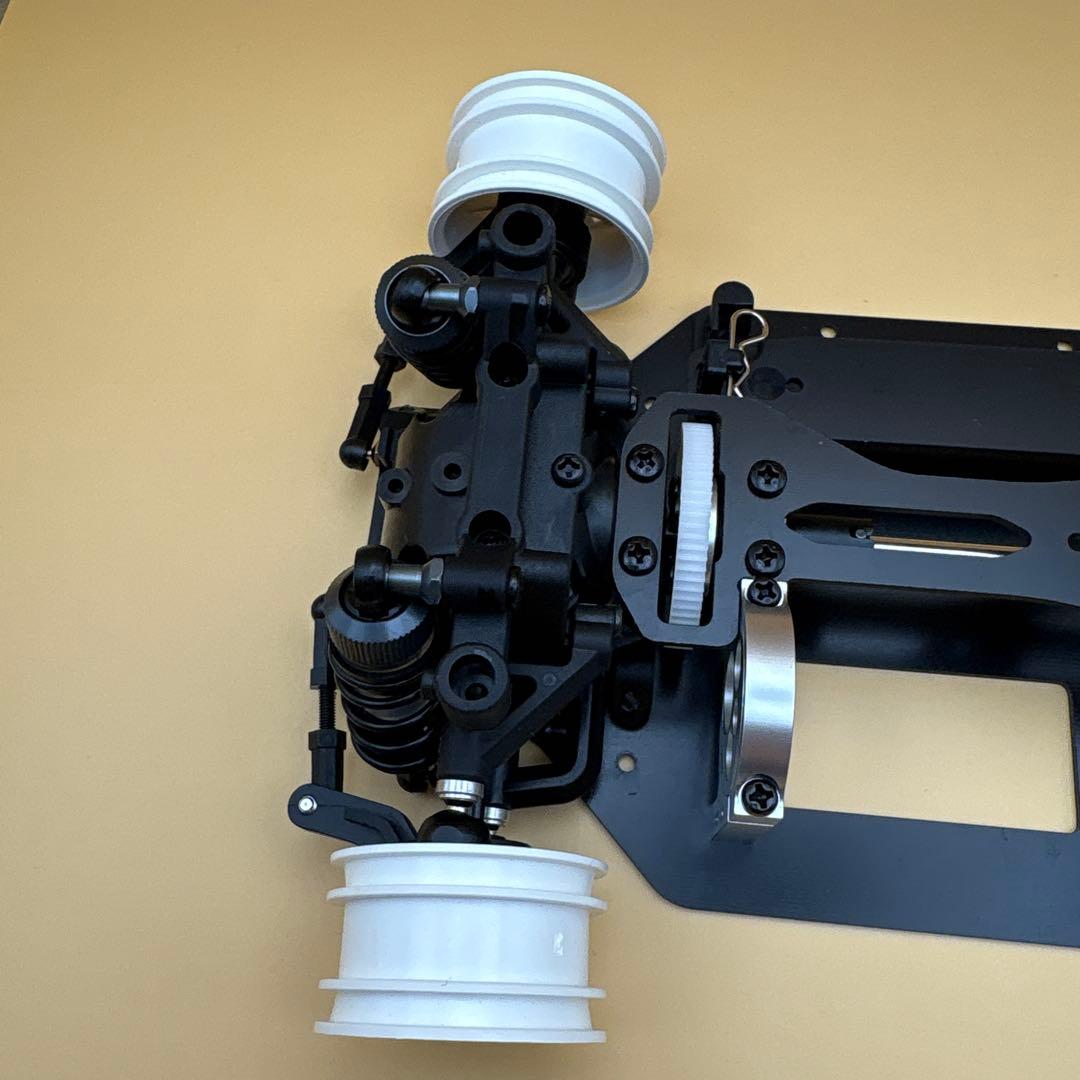 ABCホビー　genetic ニッサンサニートラック　四輪駆動シャシーとボディー