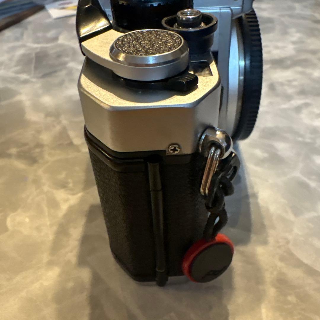 Nikon FE本体＋【おまけ】ピークデザイン バンドストラップ