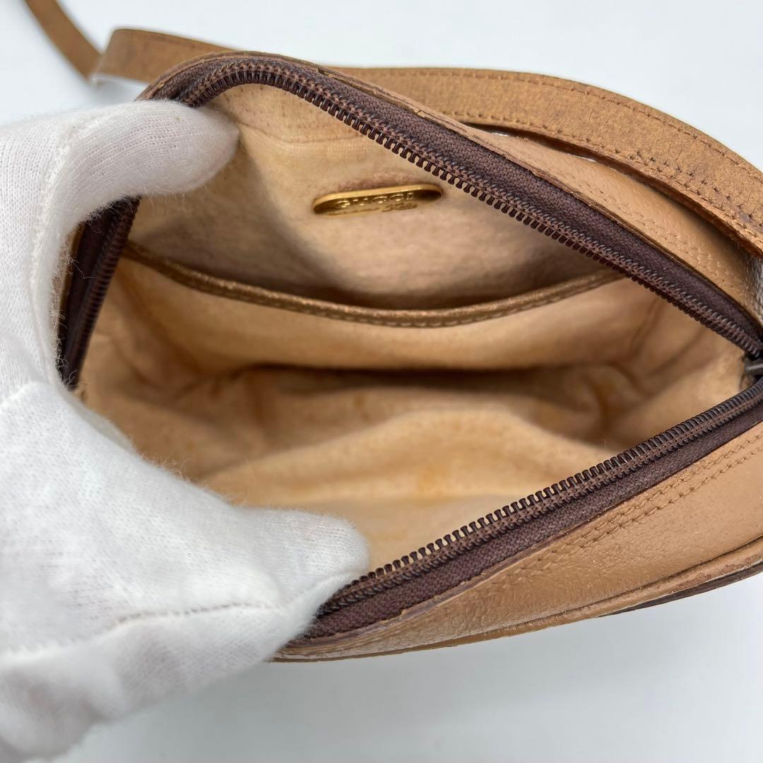 GUCCI ショルダーバッグ ポシェット 斜めがけ GGプラス ロゴ金具 PVC