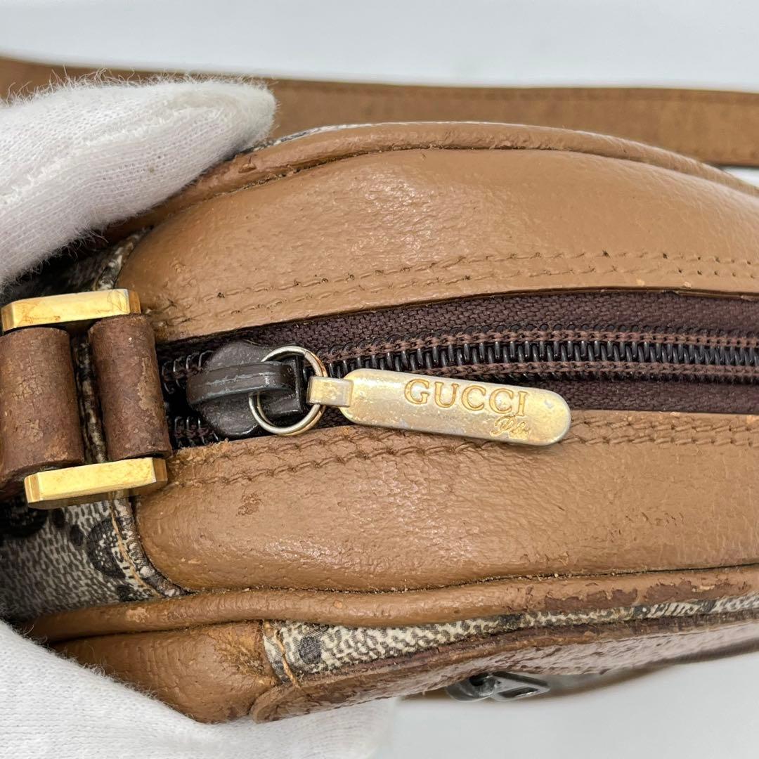 GUCCI ショルダーバッグ ポシェット 斜めがけ GGプラス ロゴ金具 PVC