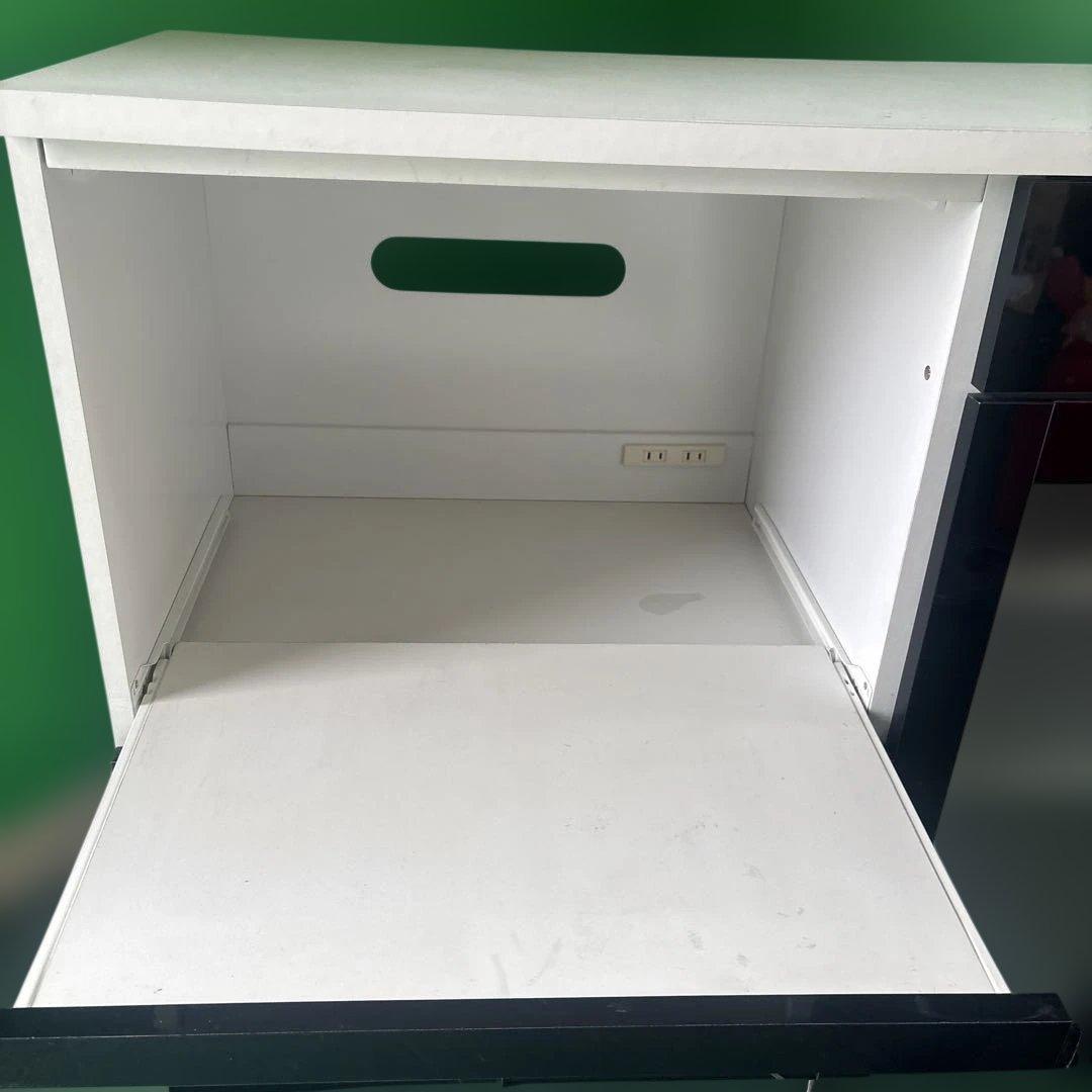 モカ モダン食器棚 ブラック＆ホワイト