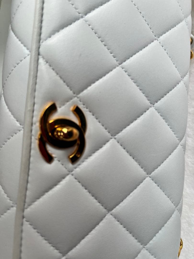 CHANEL ホワイト ショルダーバッグ