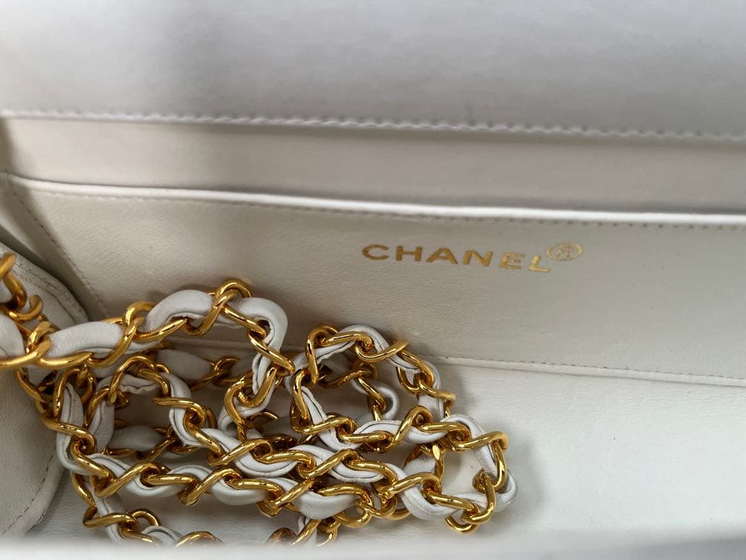 CHANEL ホワイト ショルダーバッグ