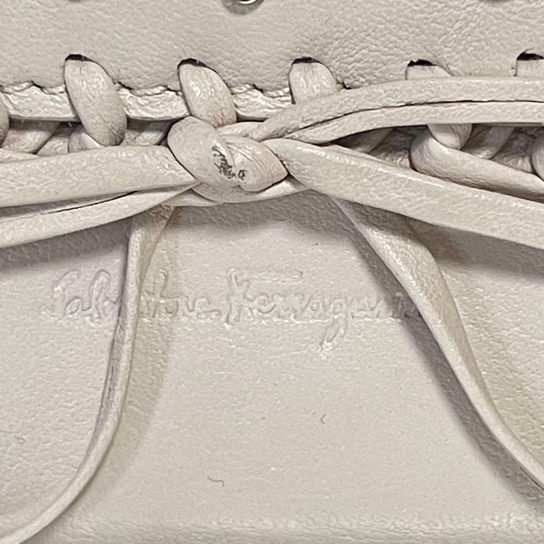 未使用⭐︎サルヴァトーレ フェラガモ　Ferragamo レザー 長財布 リボン