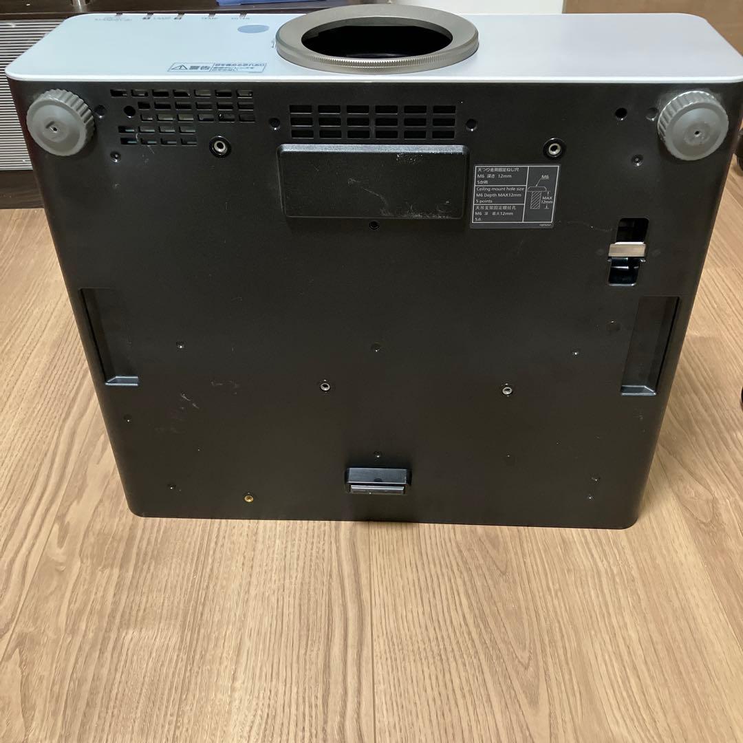 Panasonic PT-DZ680 プロジェクター　ジャンク　レンズなし