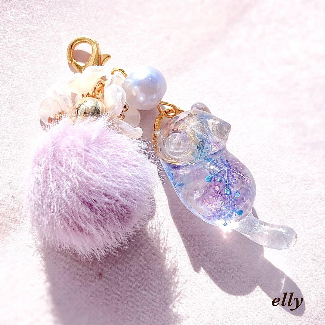 【みゆママ様】1087.天然石　ファントムクォーツ　和柄　じゃれ猫　レジン　根付