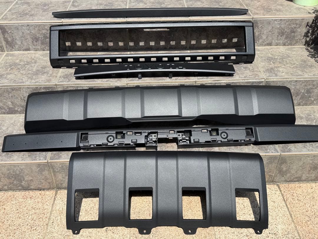 ②ランドクルーザー　250 グリル　フルセット　ラプターライナー塗装