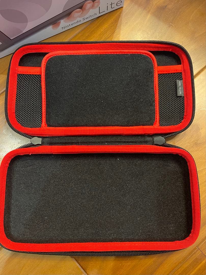 任天堂Switchライト　ケース付き　美品